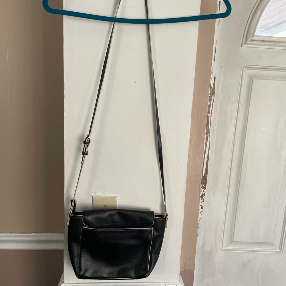 Vera Bradley Crossbody bag with Polished Finish in good shape - Picture 4 of 7